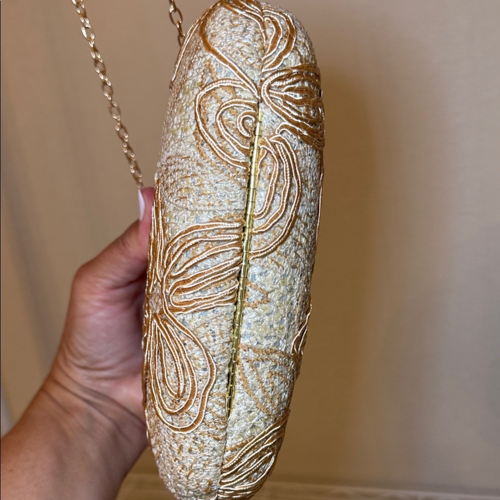 Elegant Brocade Clutch - Picture 6 of 6